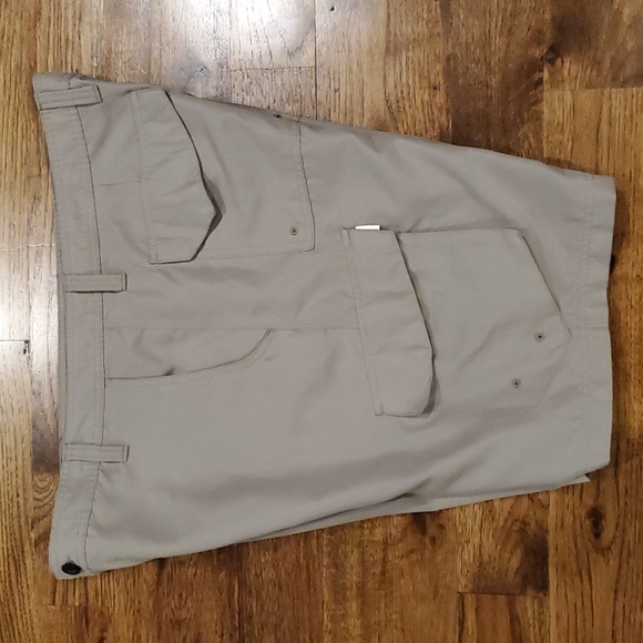 Magellan Outdoors Other - Mens Magellan light army green cargo shorts size 36